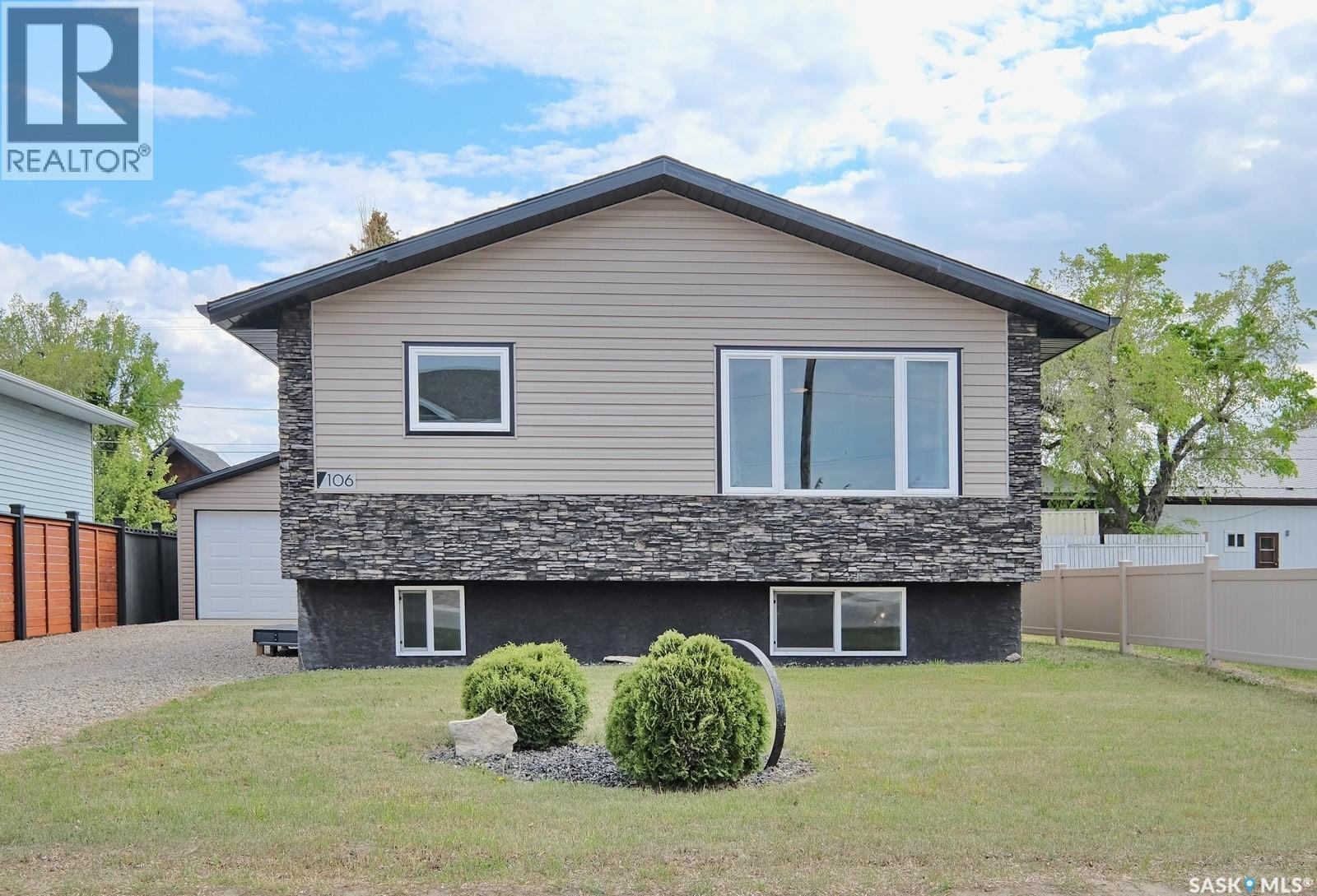 106 8Th Avenue W, Biggar, SK - Outdoor
