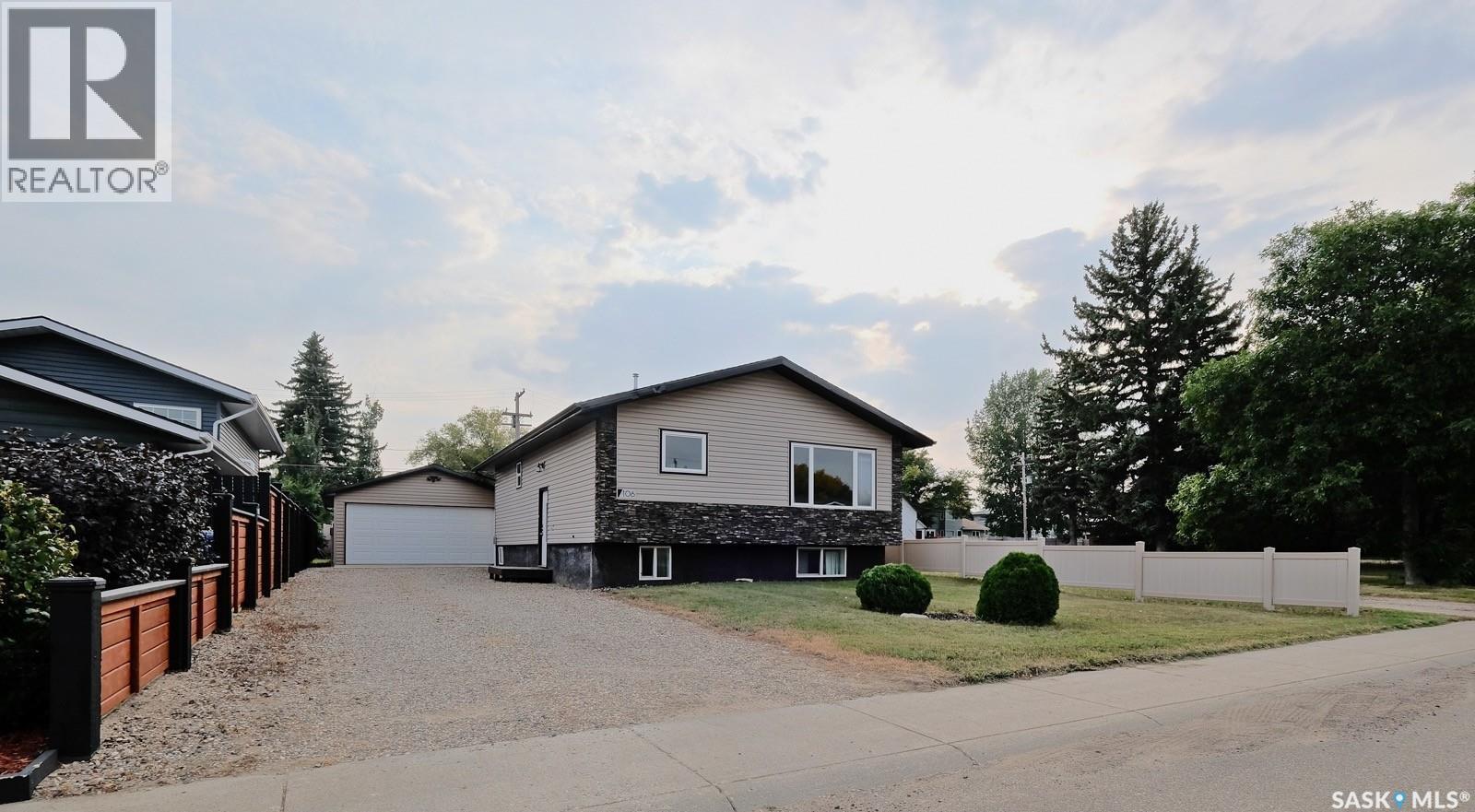 106 8Th Avenue W, Biggar, SK - Outdoor