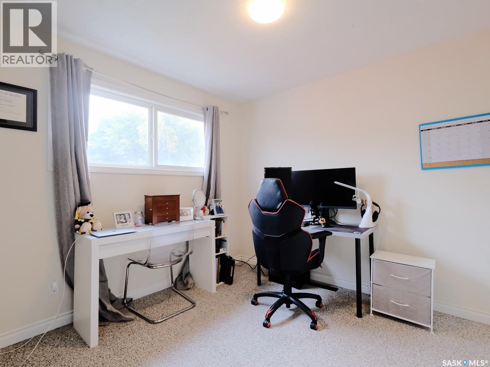 106 8Th Avenue W, Biggar, SK - Indoor Photo Showing Office