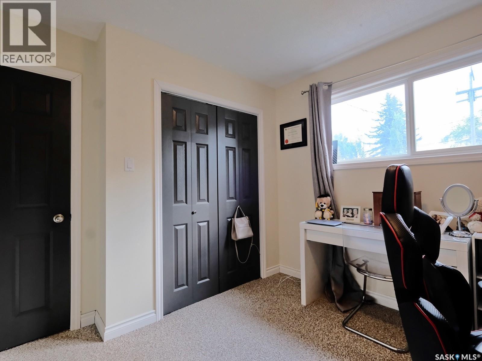 106 8Th Avenue W, Biggar, SK - Indoor