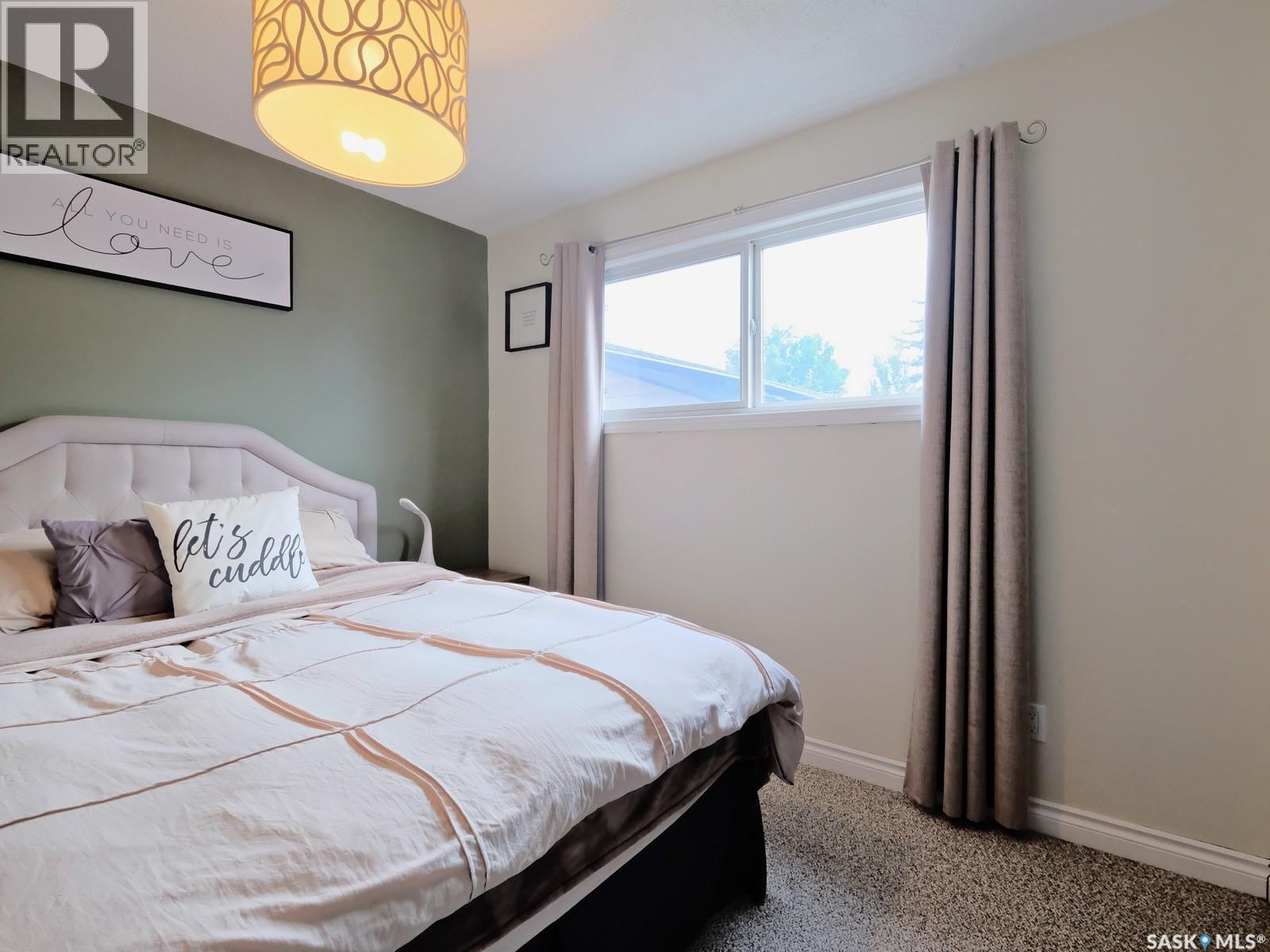 106 8Th Avenue W, Biggar, SK - Indoor Photo Showing Bedroom