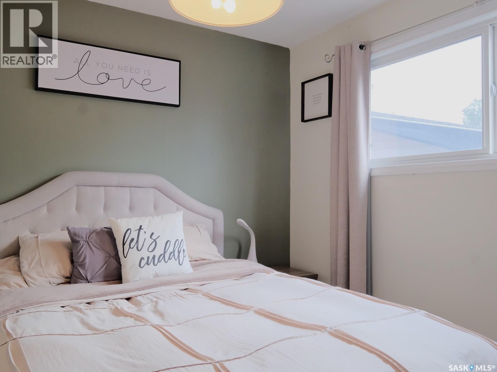 106 8Th Avenue W, Biggar, SK - Indoor Photo Showing Bedroom