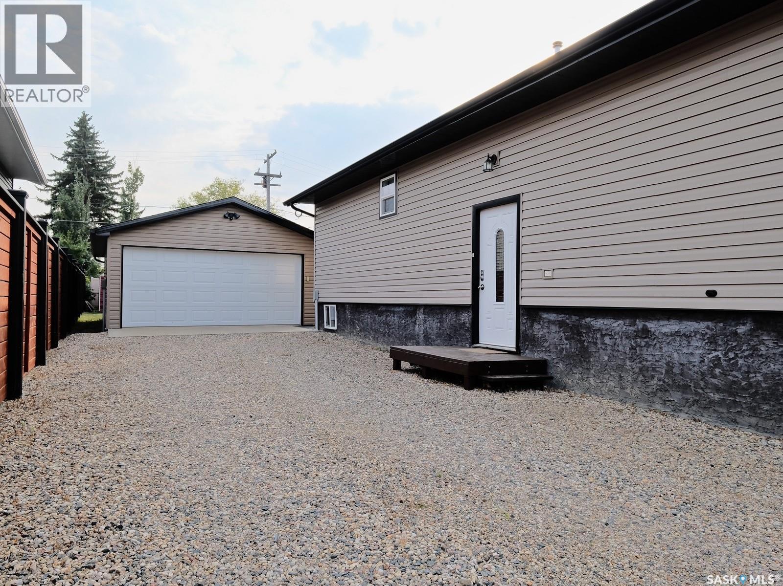 106 8Th Avenue W, Biggar, SK - Outdoor With Exterior