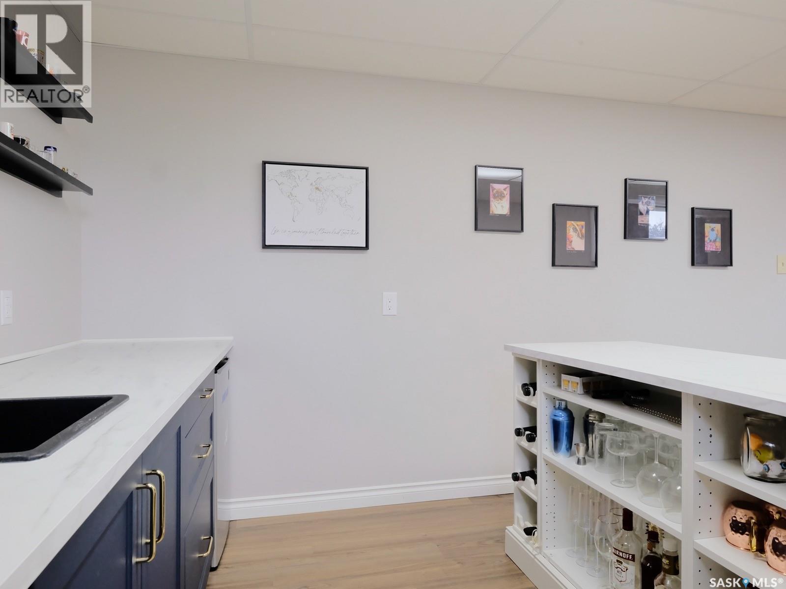 106 8Th Avenue W, Biggar, SK - Indoor