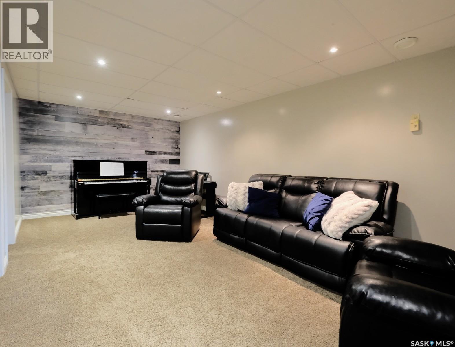 106 8Th Avenue W, Biggar, SK - Indoor