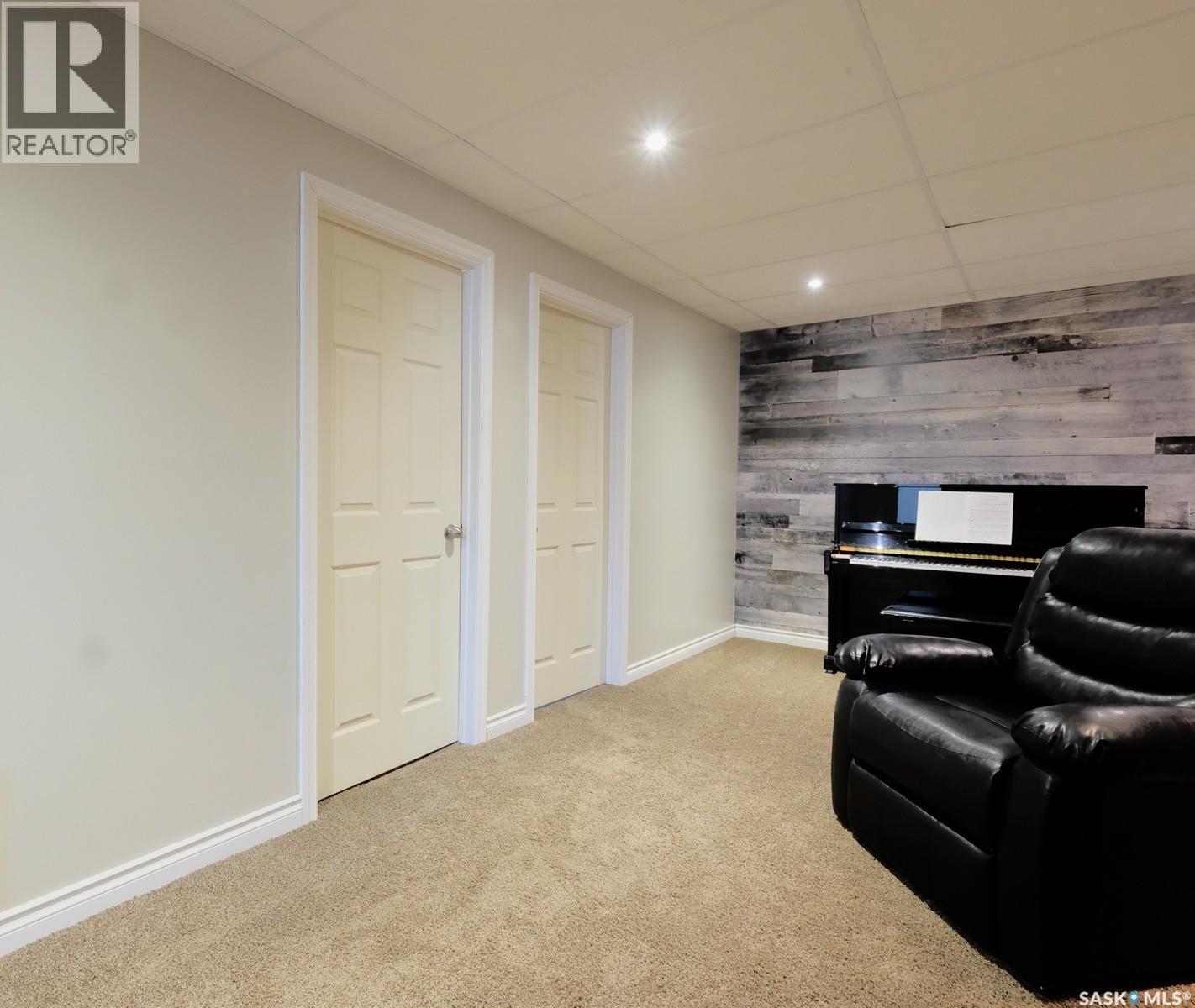 106 8Th Avenue W, Biggar, SK - Indoor