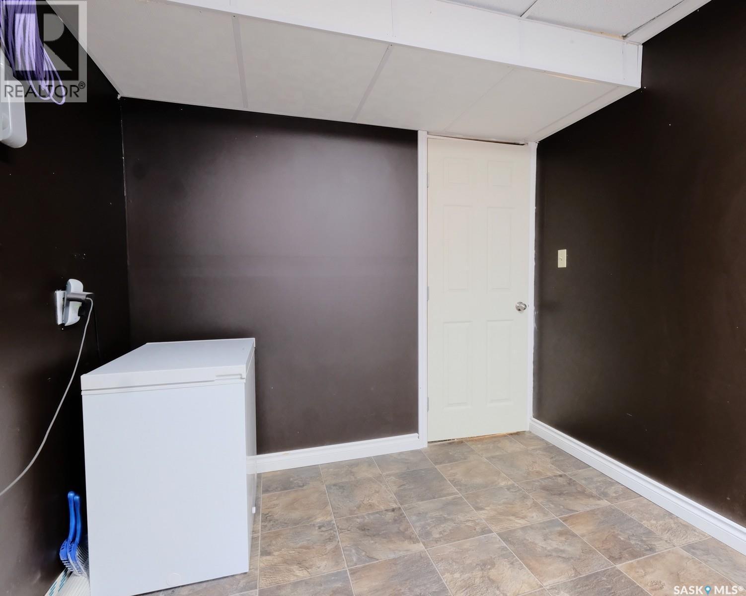 106 8Th Avenue W, Biggar, SK - Indoor Photo Showing Other Room