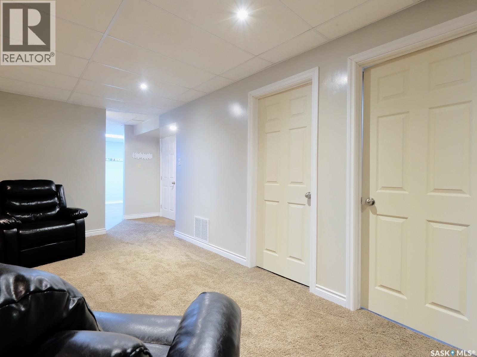 106 8Th Avenue W, Biggar, SK - Indoor