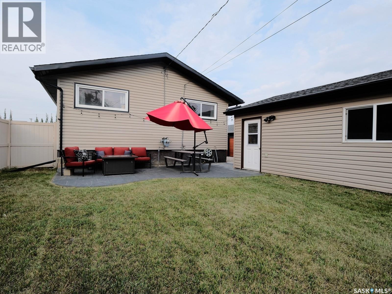 106 8Th Avenue W, Biggar, SK - Outdoor With Exterior