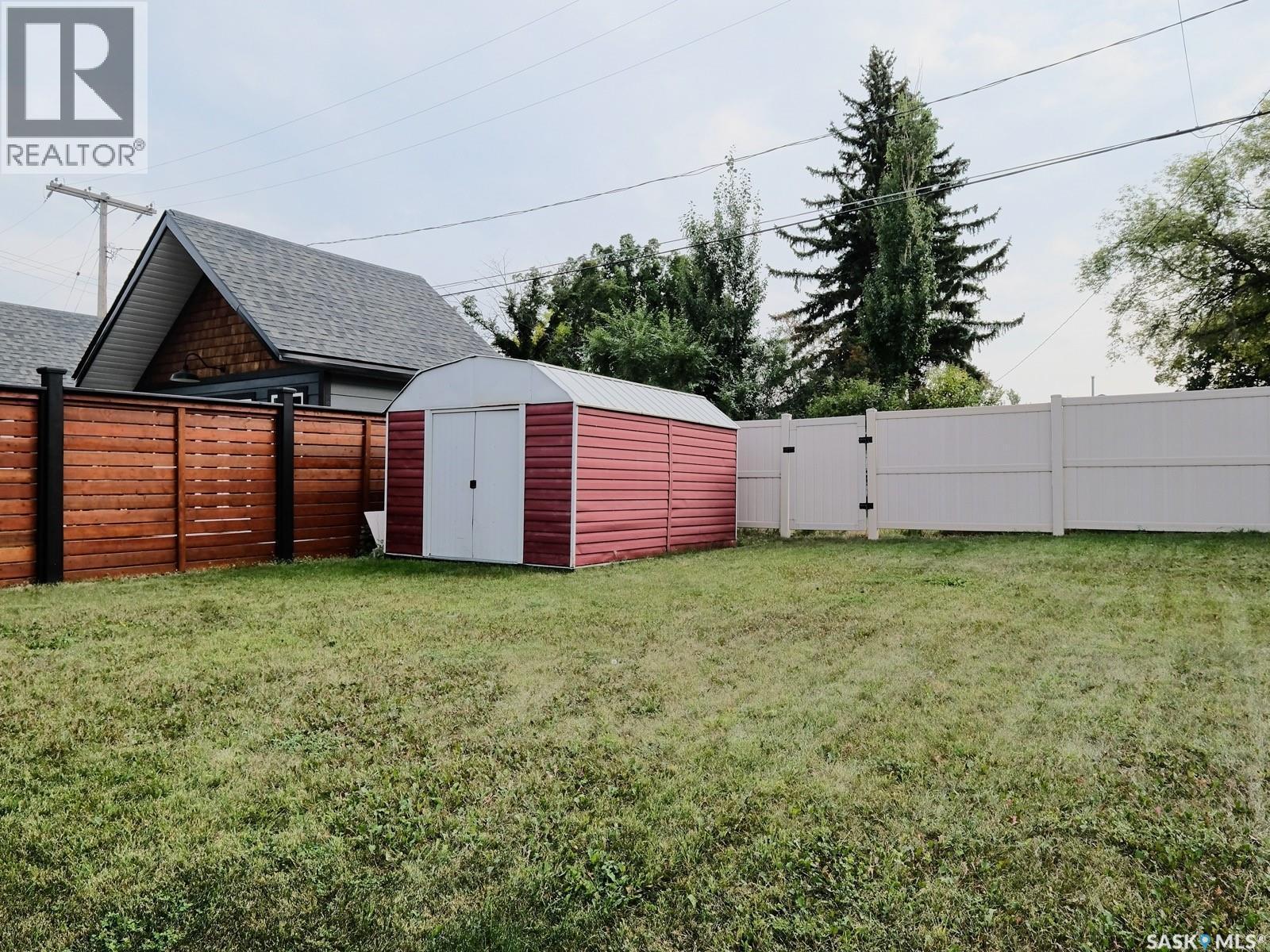 106 8Th Avenue W, Biggar, SK - Outdoor