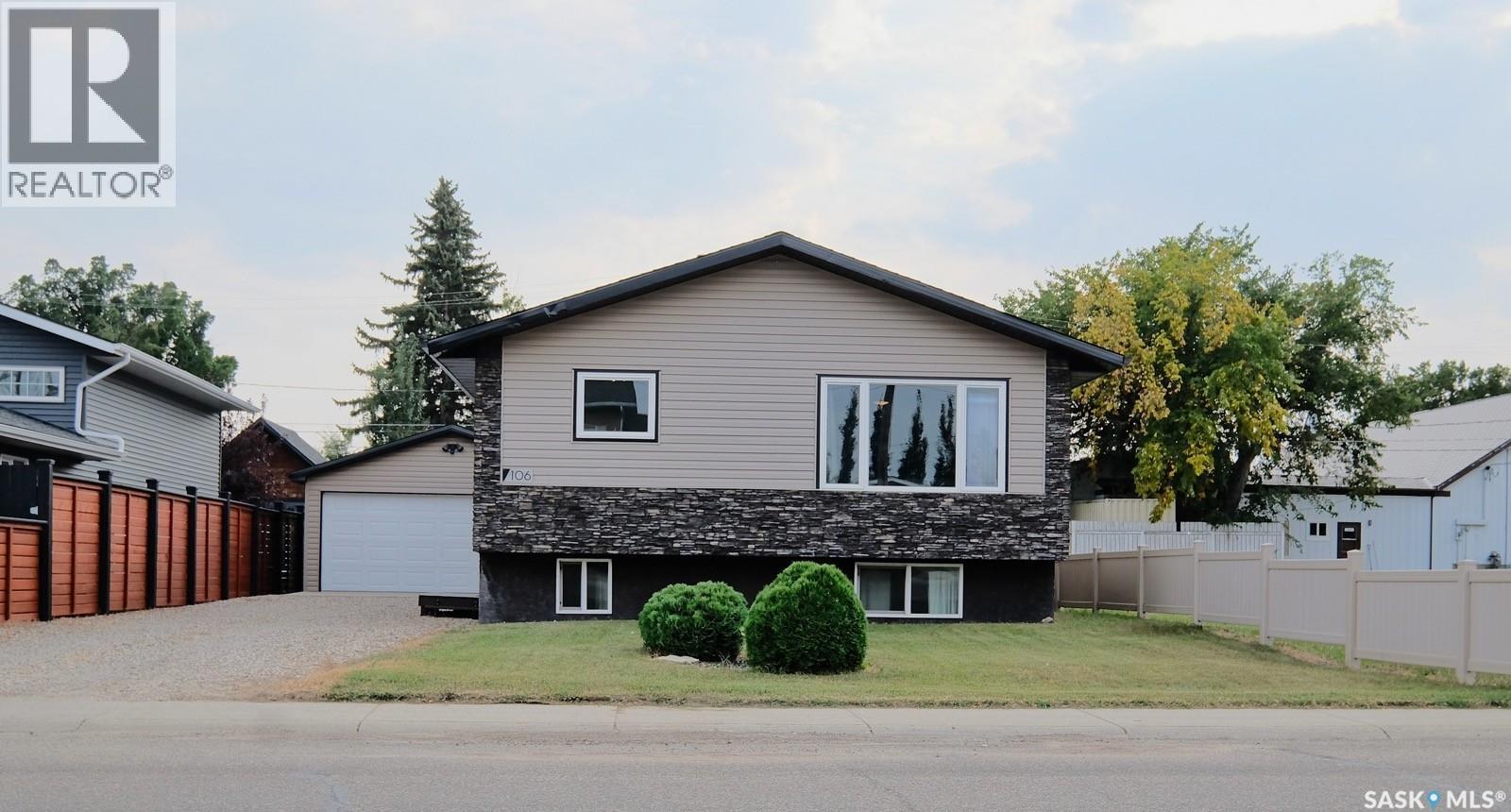 106 8Th Avenue W, Biggar, SK - Outdoor