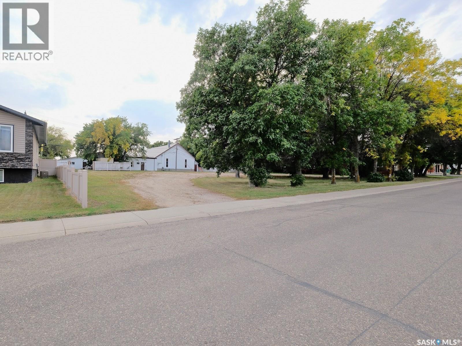 106 8Th Avenue W, Biggar, SK - Outdoor