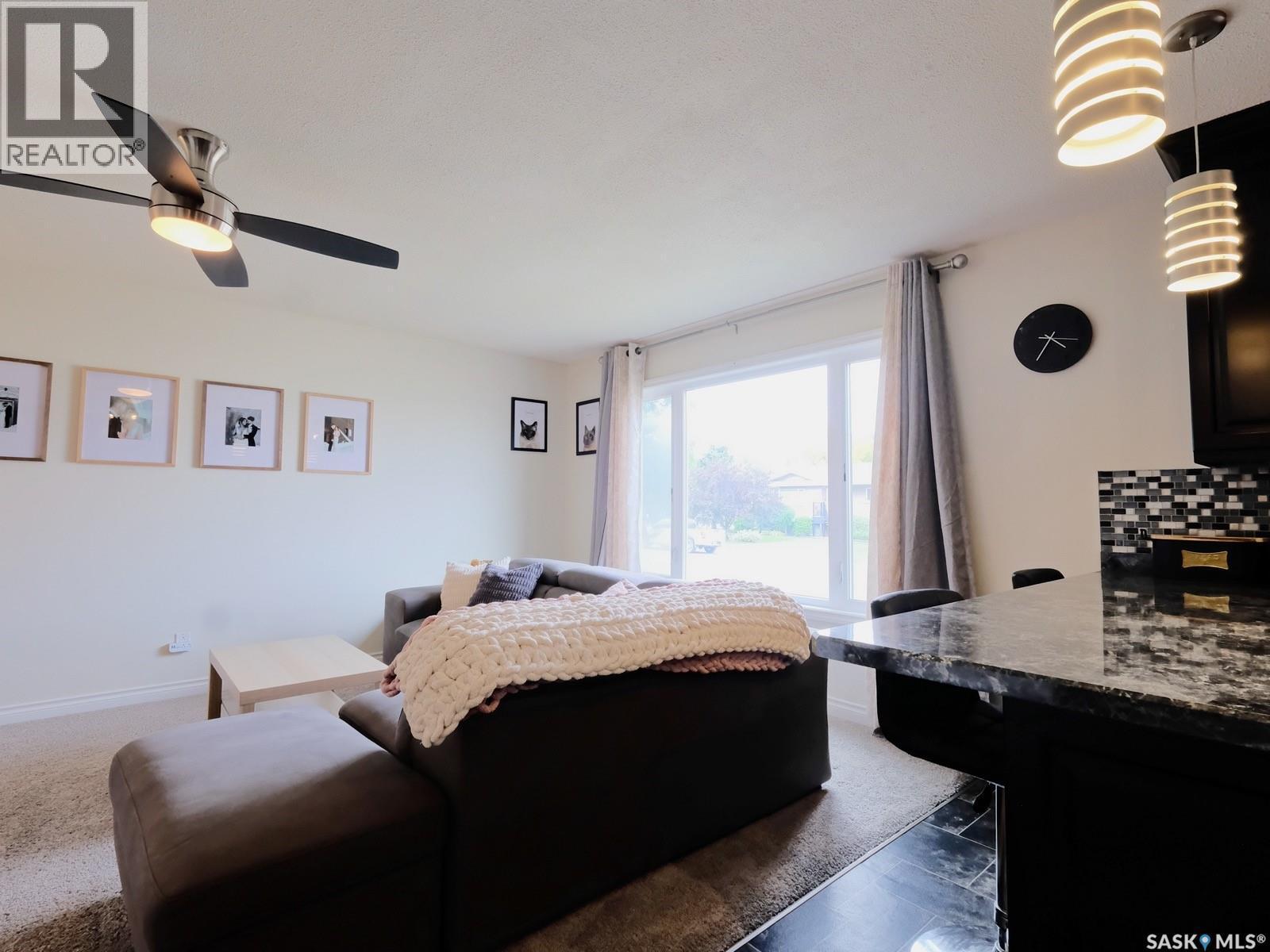 106 8Th Avenue W, Biggar, SK - Indoor Photo Showing Bedroom