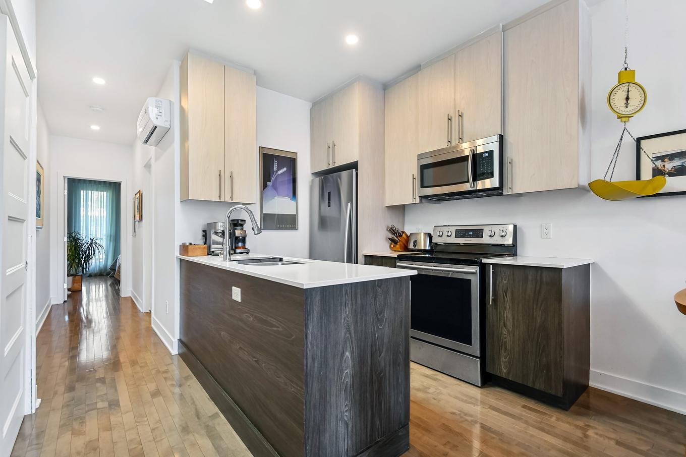Kitchen - 302-3551 Rue St-Dominique, Montréal (Le Plateau-Mont-Royal), QC - Indoor Photo Showing Kitchen With Upgraded Kitchen