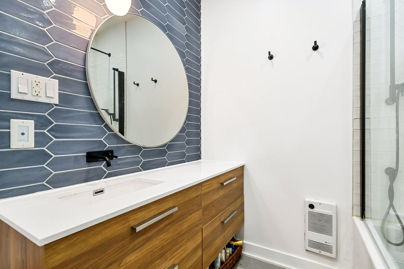 Bathroom - 302-3551 Rue St-Dominique, Montréal (Le Plateau-Mont-Royal), QC - Indoor Photo Showing Bathroom