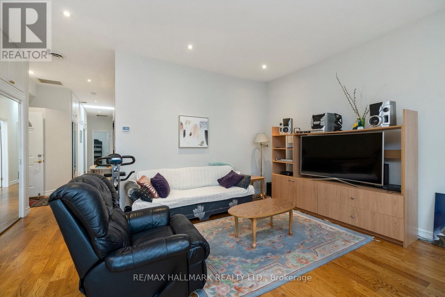 3631 Dundas Street W, Toronto, ON