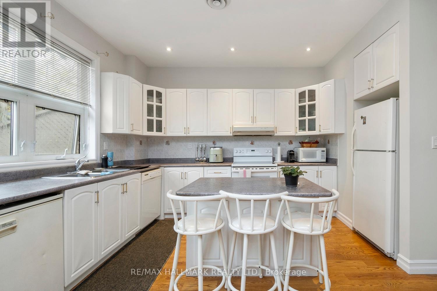 3631 Dundas Street W, Toronto, ON