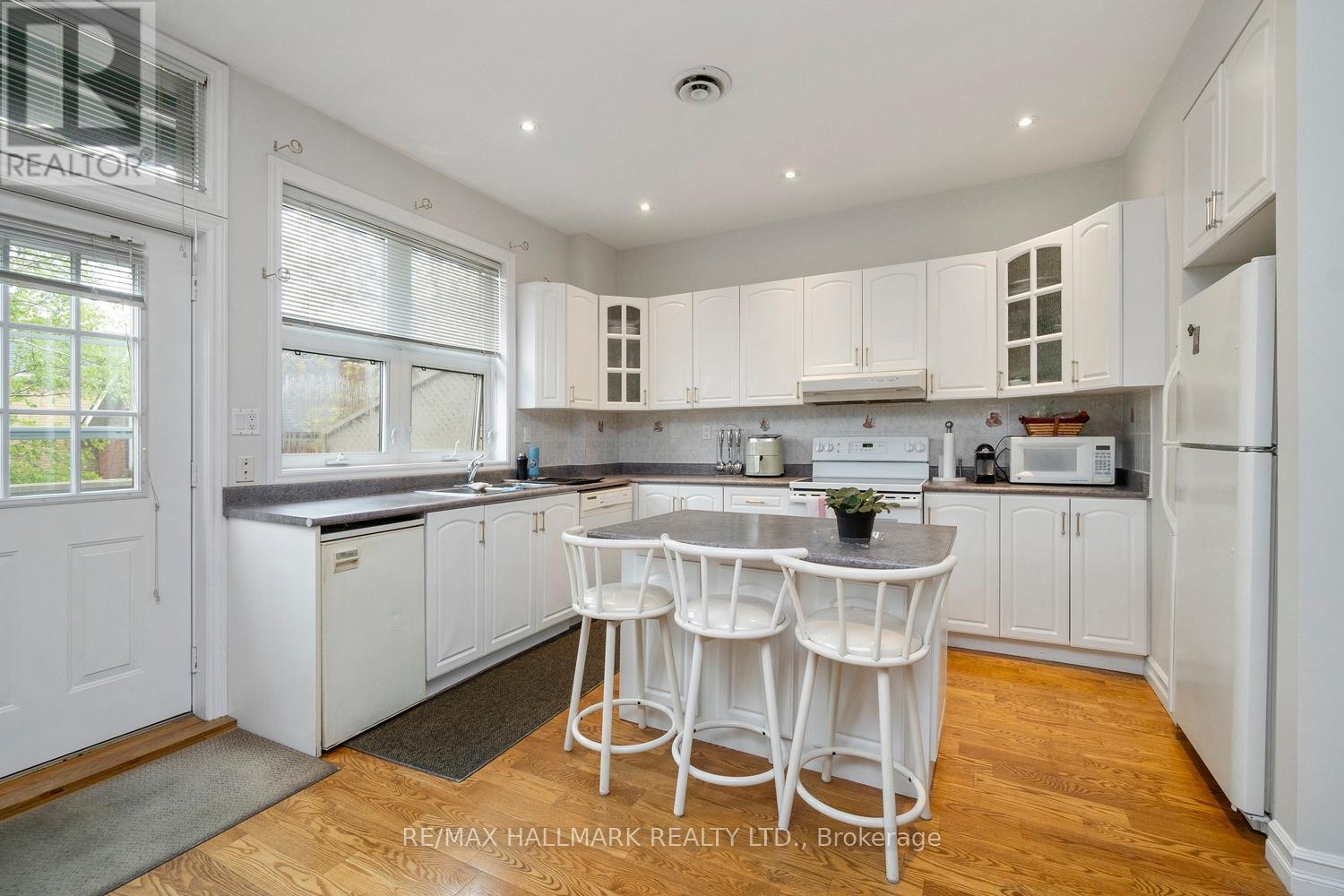 3631 Dundas Street W, Toronto, ON