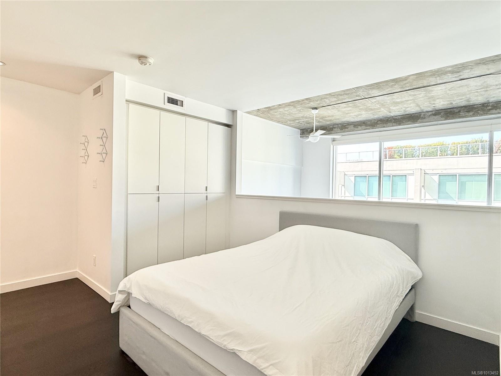 438-770 Fisgard St, Victoria, BC - Indoor Photo Showing Bedroom
