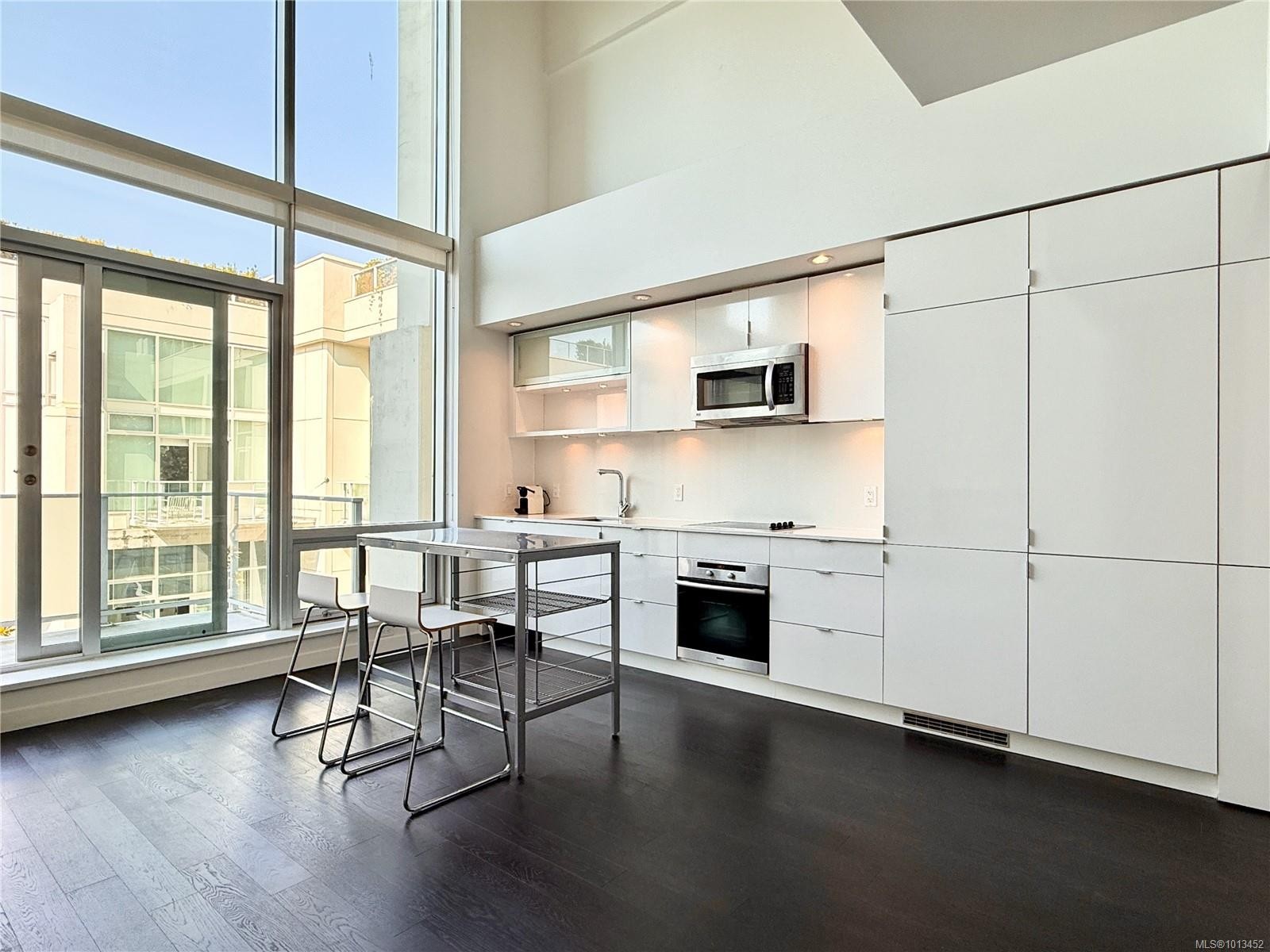 438-770 Fisgard St, Victoria, BC - Indoor Photo Showing Kitchen
