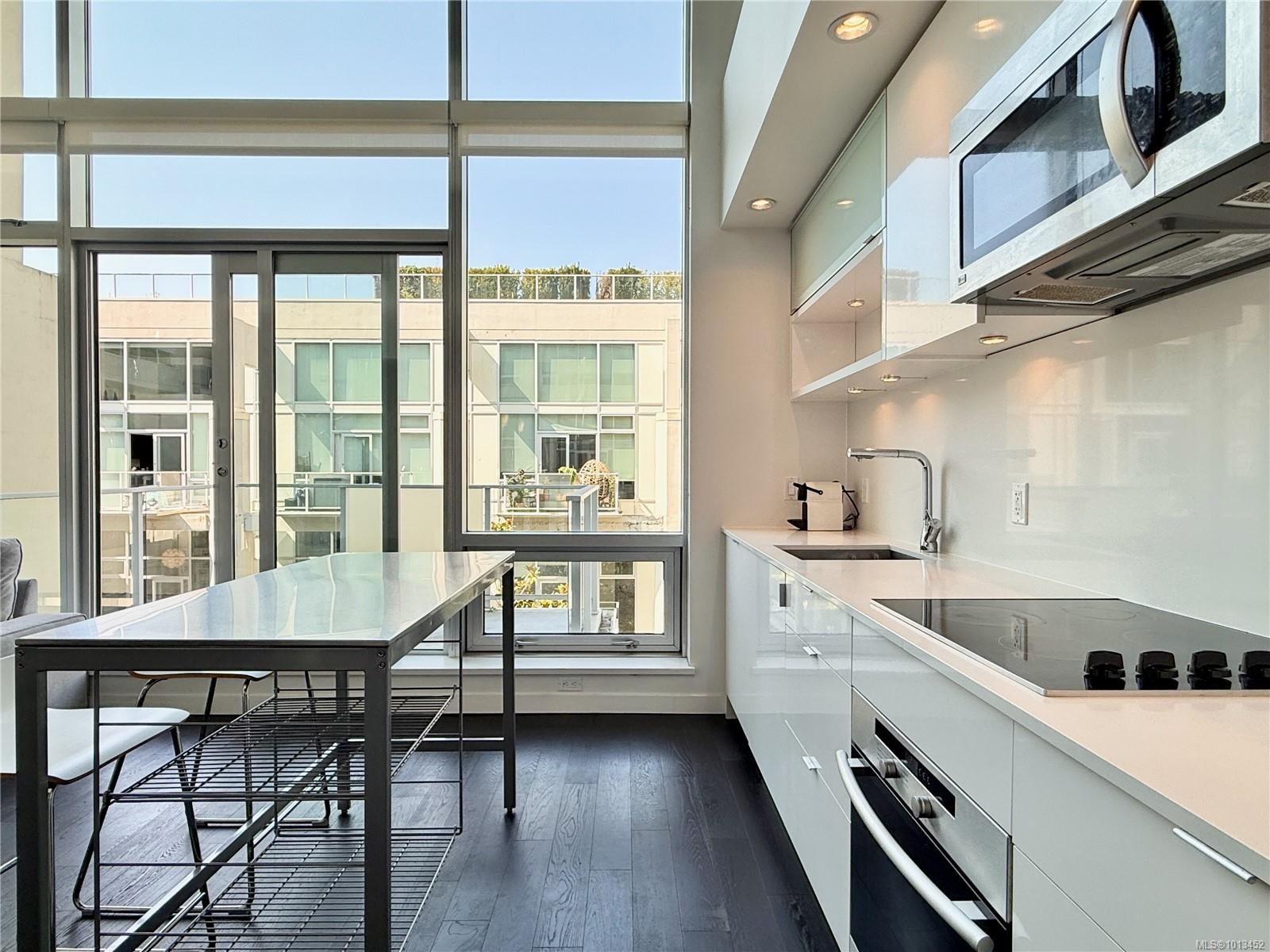 438-770 Fisgard St, Victoria, BC - Indoor