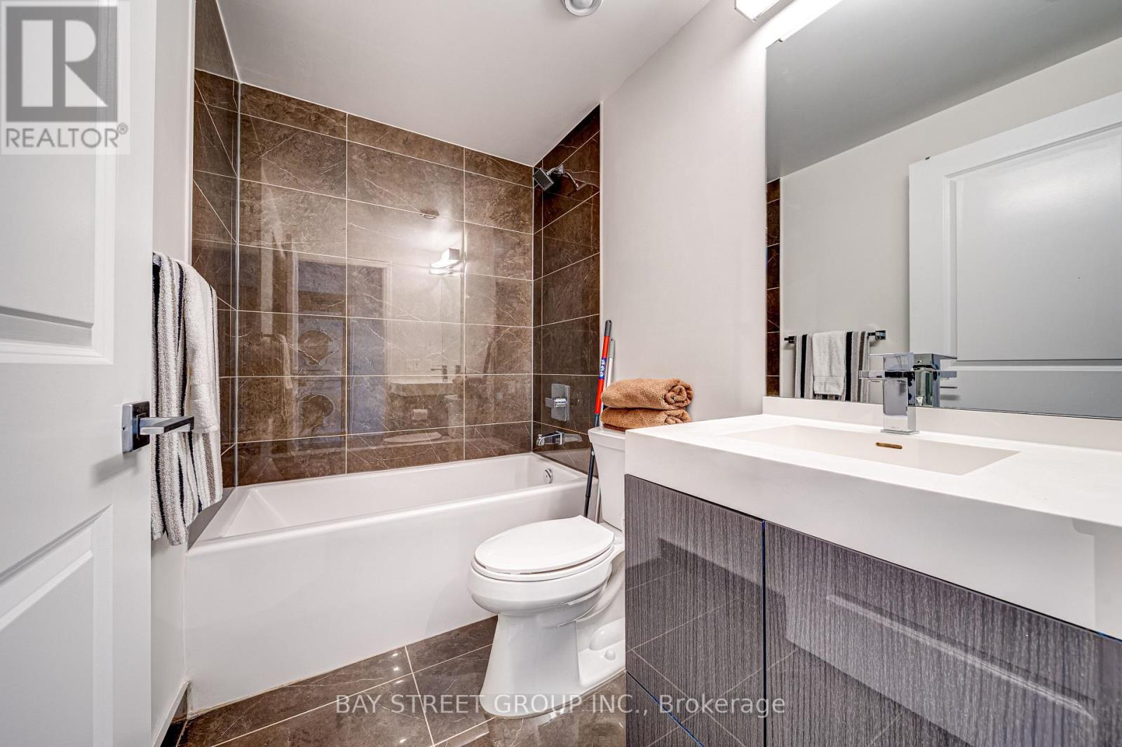 3809 - 251 Jarvis Street, Toronto, ON - Indoor Photo Showing Bathroom