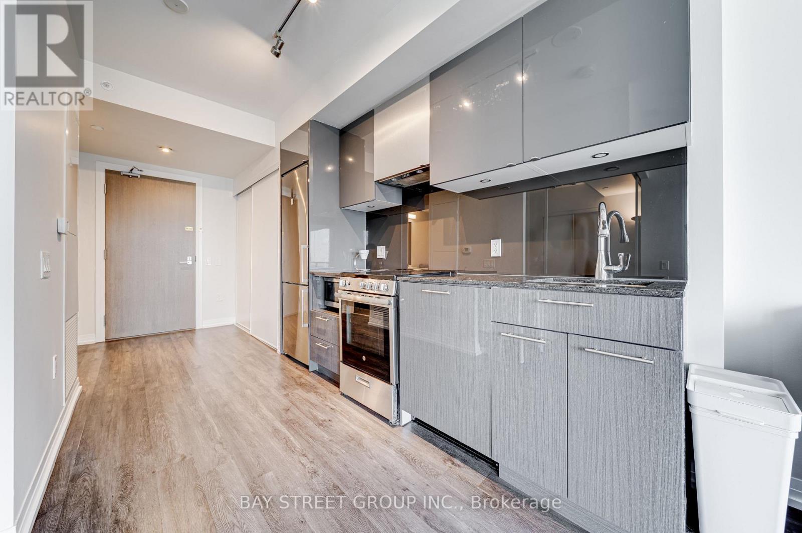 3809 - 251 Jarvis Street, Toronto, ON - Indoor Photo Showing Kitchen