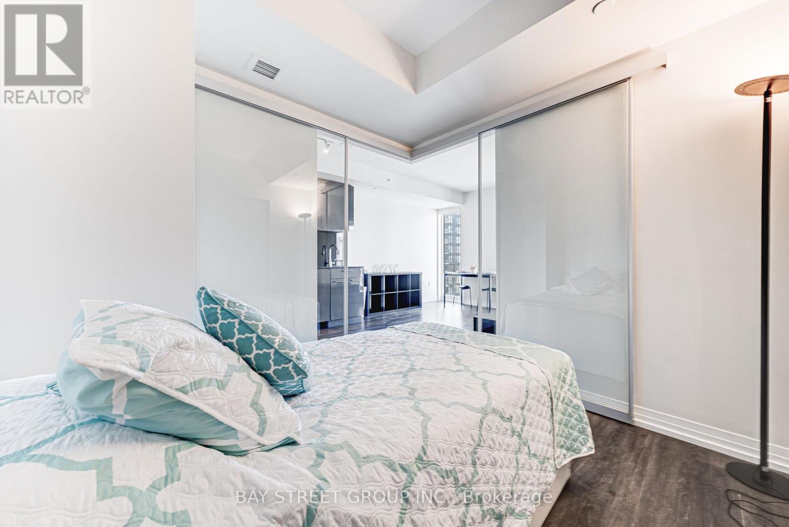 3809 - 251 Jarvis Street, Toronto, ON - Indoor Photo Showing Bedroom