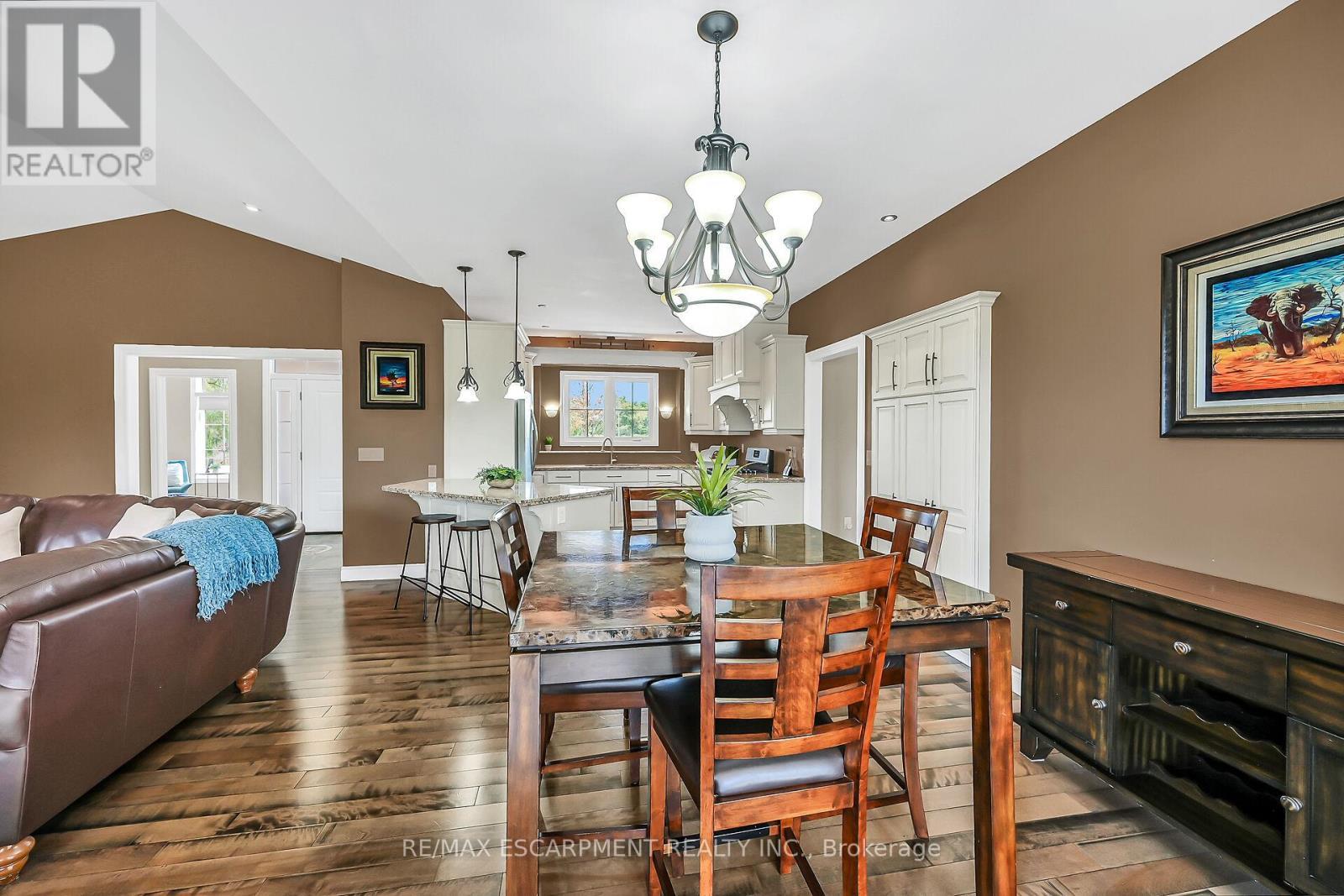 175 Yaremy Road, Haldimand, ON - Indoor Photo Showing Dining Room