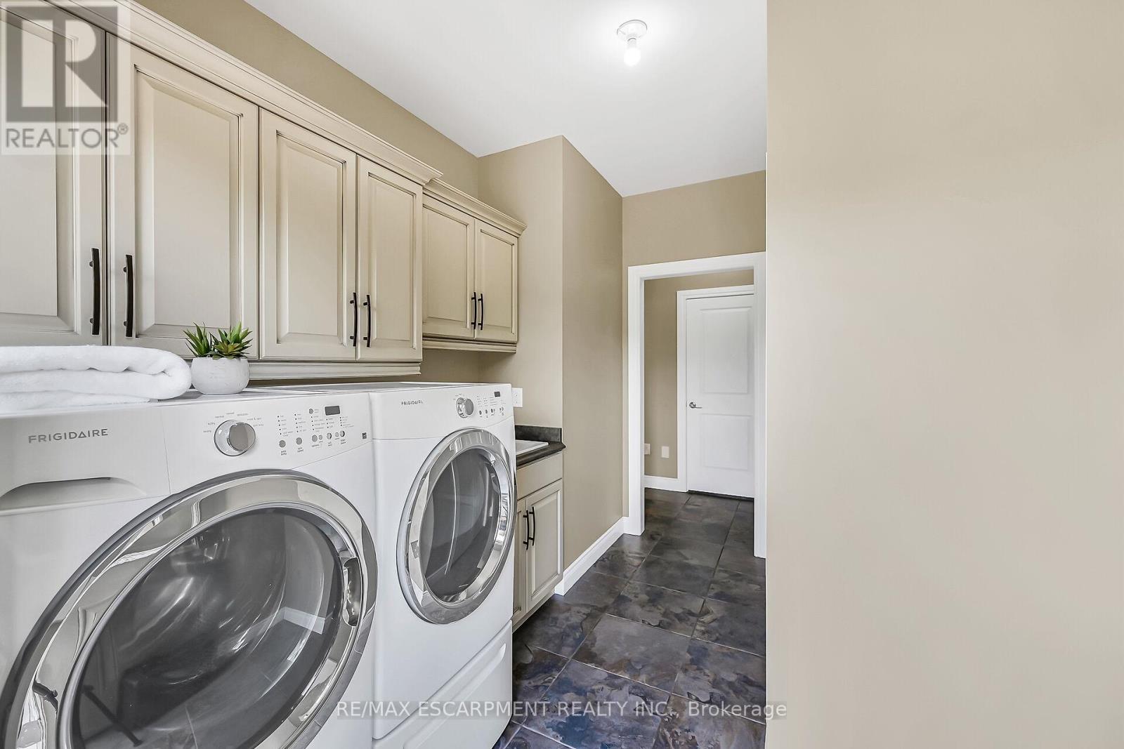 175 Yaremy Road, Haldimand, ON - Indoor Photo Showing Laundry Room