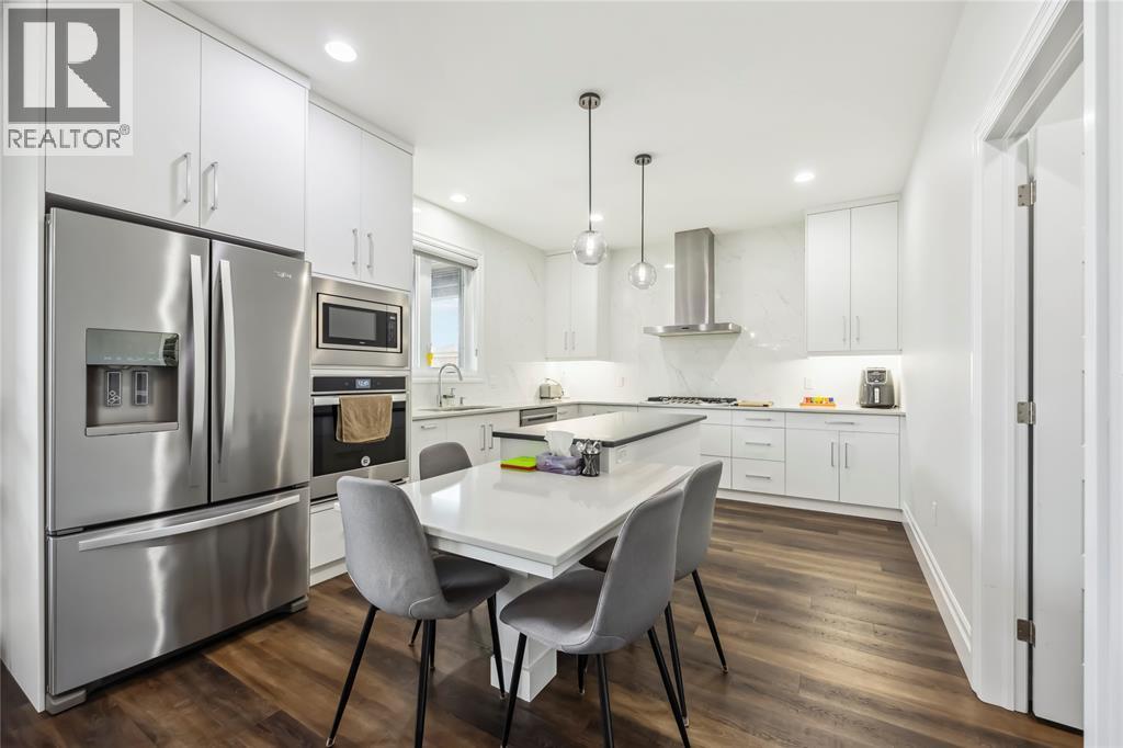 452 Chrisvale Boulevard, Sarnia, ON - Indoor Photo Showing Kitchen With Upgraded Kitchen