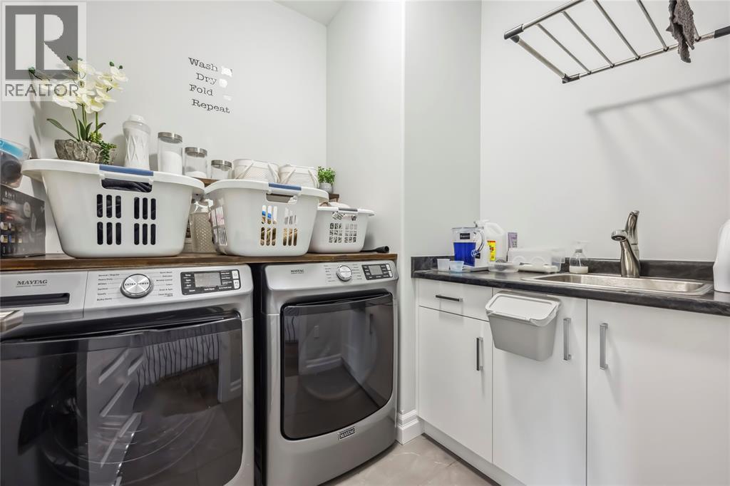 452 Chrisvale Boulevard, Sarnia, ON - Indoor Photo Showing Laundry Room
