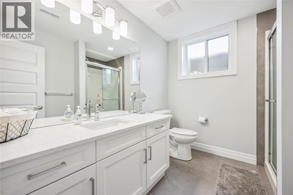 452 Chrisvale Boulevard, Sarnia, ON - Indoor Photo Showing Bathroom