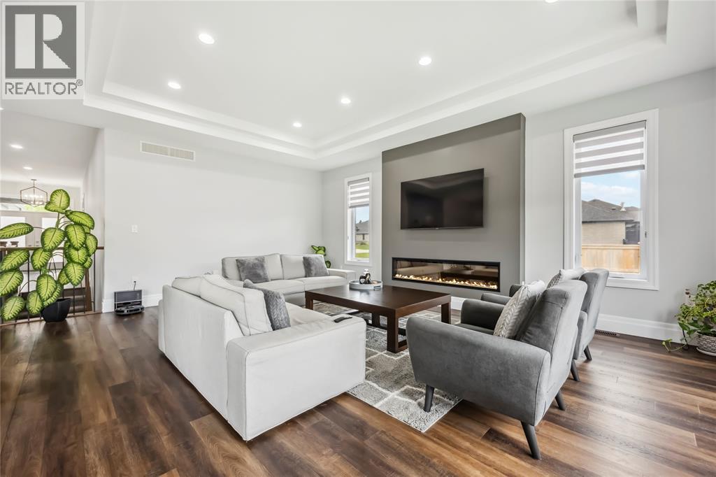 452 Chrisvale Boulevard, Sarnia, ON - Indoor Photo Showing Living Room With Fireplace