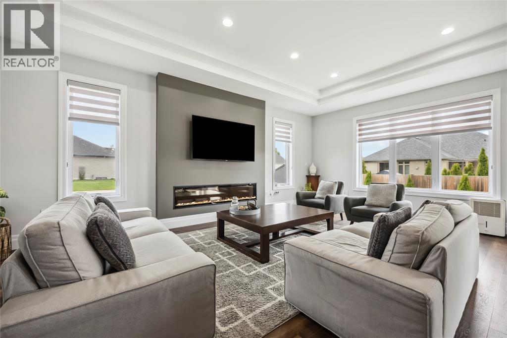 452 Chrisvale Boulevard, Sarnia, ON - Indoor Photo Showing Living Room With Fireplace