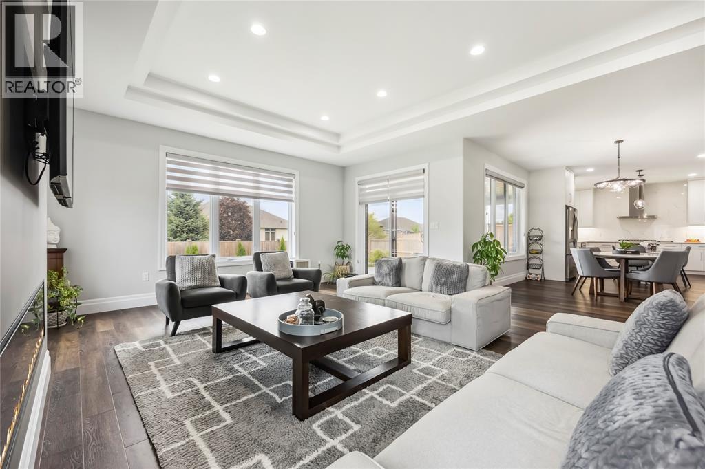 452 Chrisvale Boulevard, Sarnia, ON - Indoor Photo Showing Living Room