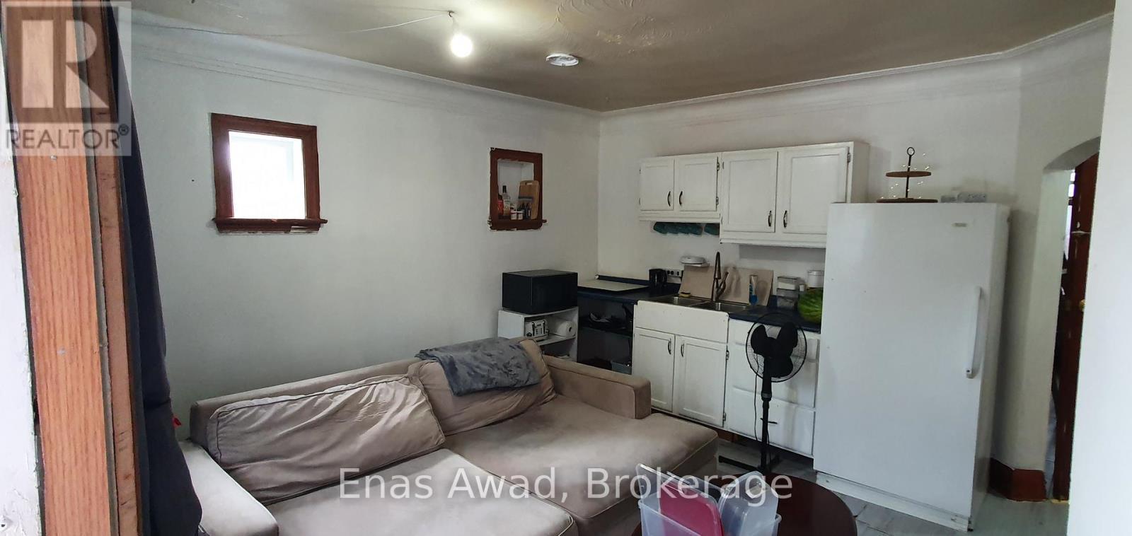 724 Third Avenue, Peterborough (Otonabee Ward 1), ON - Indoor