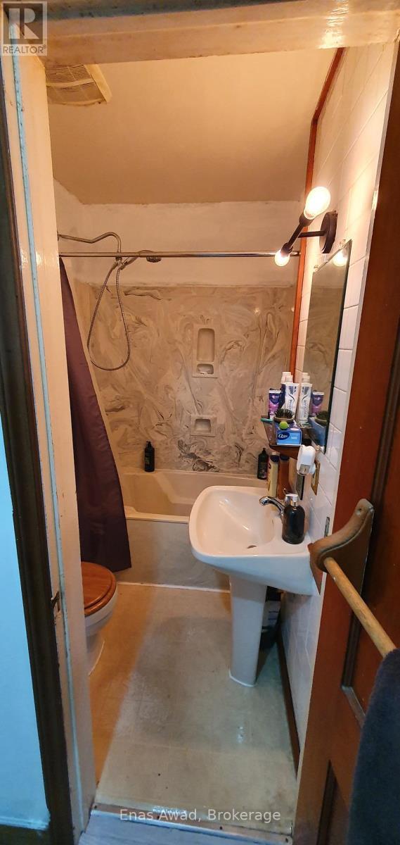 724 Third Avenue, Peterborough (Otonabee Ward 1), ON - Indoor