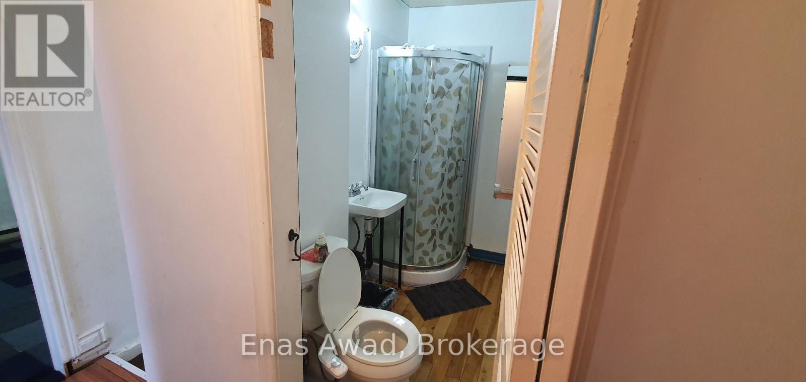 724 Third Avenue, Peterborough (Otonabee Ward 1), ON - Indoor Photo Showing Bathroom