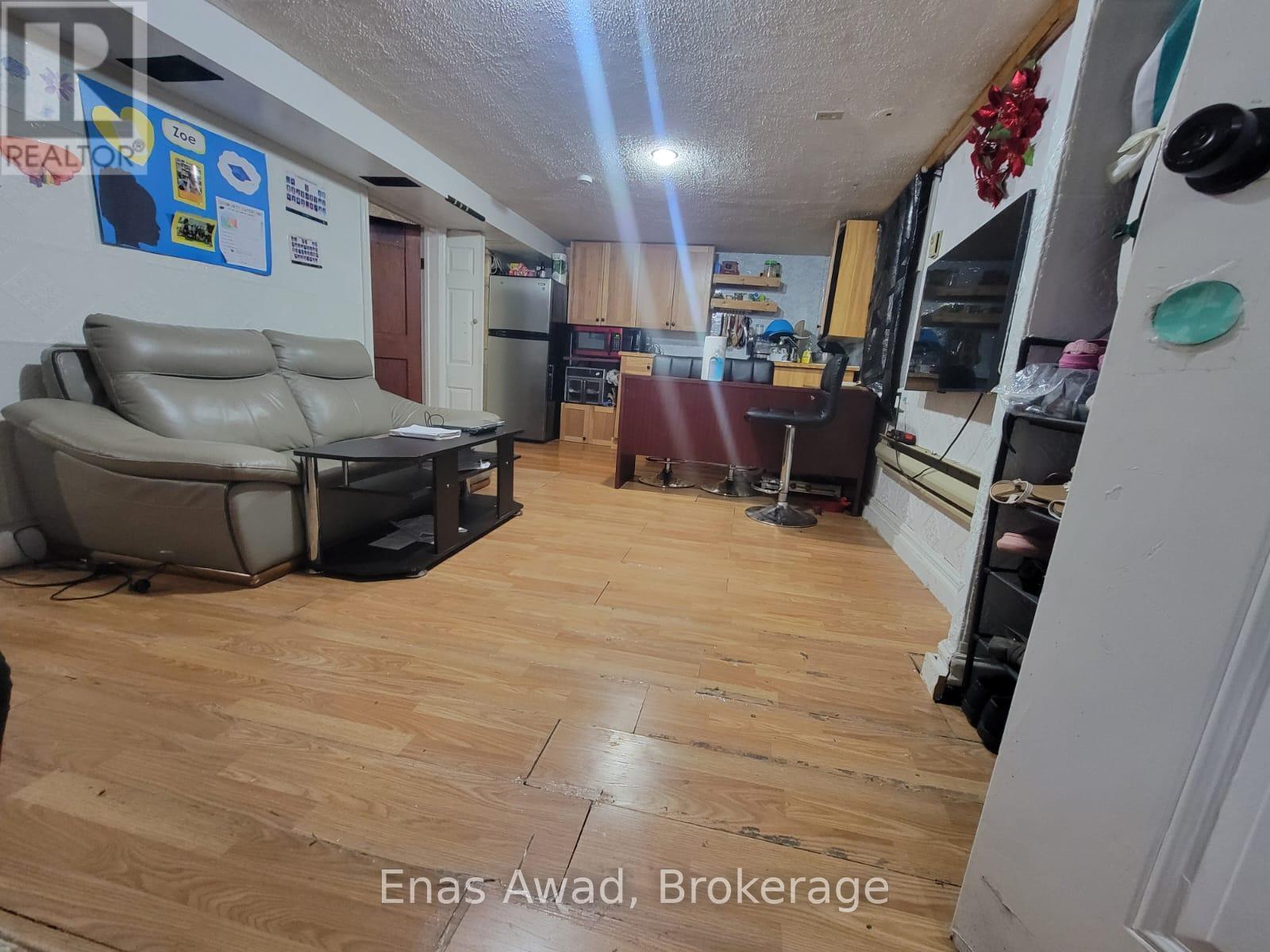 724 Third Avenue, Peterborough (Otonabee Ward 1), ON - Indoor