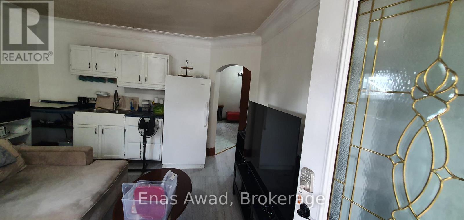 724 Third Avenue, Peterborough (Otonabee Ward 1), ON - Indoor