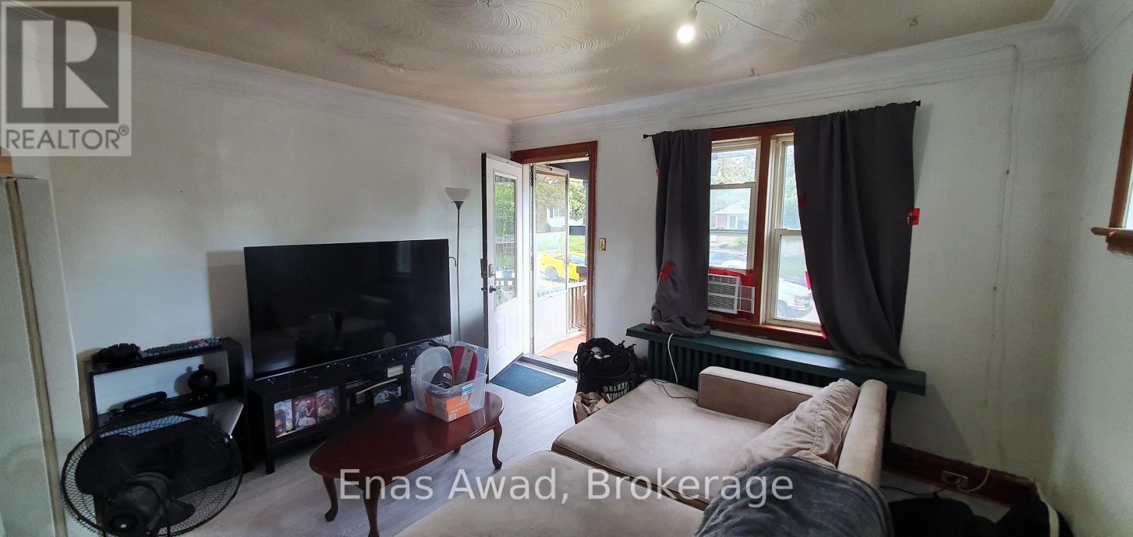 724 Third Avenue, Peterborough (Otonabee Ward 1), ON - Indoor