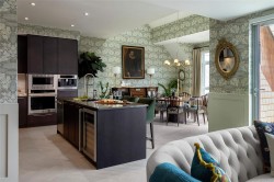 504-427 Lampson St Esquimalt, BC V9A 0K5