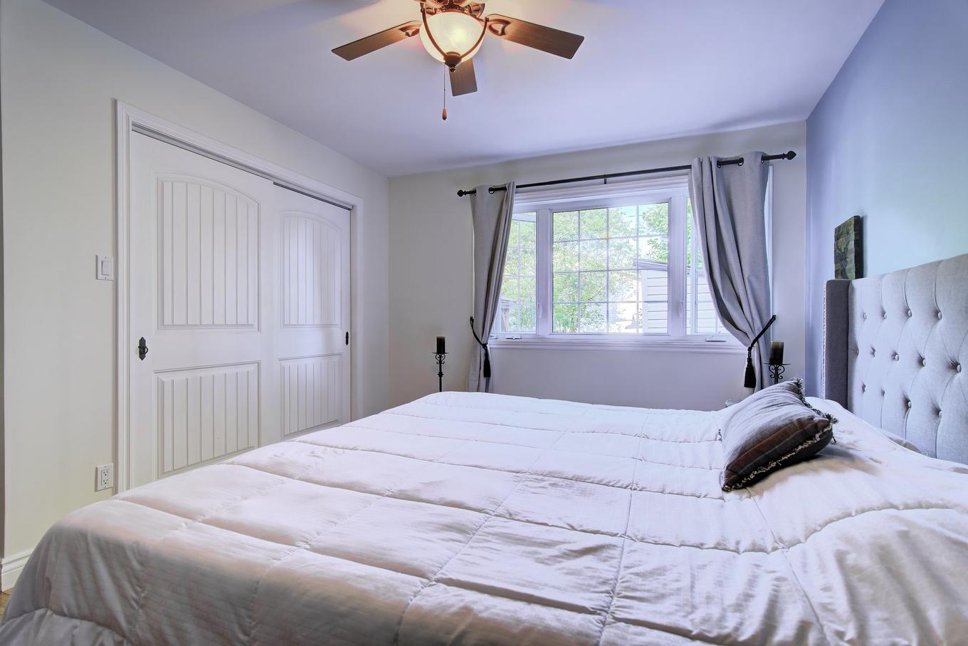 Primary bedroom - 48 Rue Pierre-Ricard, Notre-Dame-De-L'Île-Perrot, QC - Indoor Photo Showing Bedroom