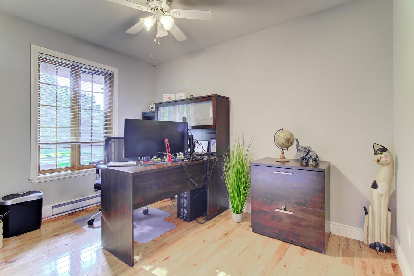 Bedroom - 48 Rue Pierre-Ricard, Notre-Dame-De-L'Île-Perrot, QC - Indoor Photo Showing Office