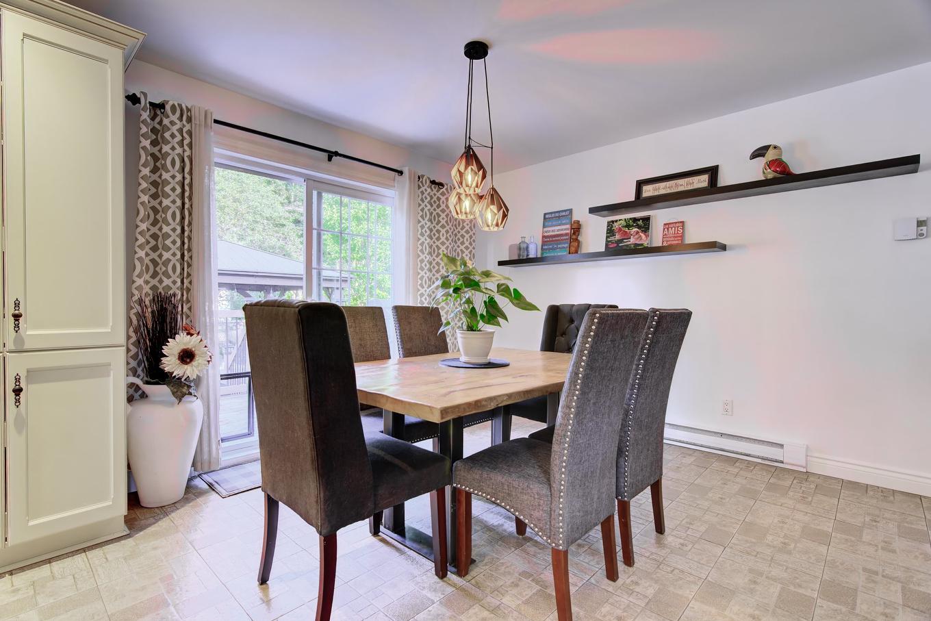 Dining room - 48 Rue Pierre-Ricard, Notre-Dame-De-L'Île-Perrot, QC - Indoor Photo Showing Dining Room