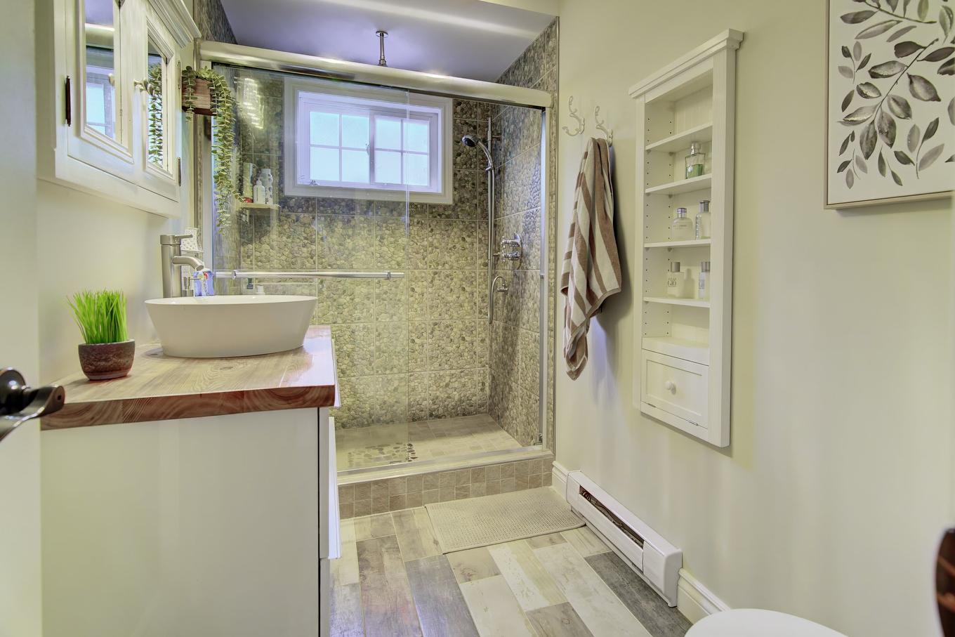 Bathroom - 48 Rue Pierre-Ricard, Notre-Dame-De-L'Île-Perrot, QC - Indoor Photo Showing Bathroom