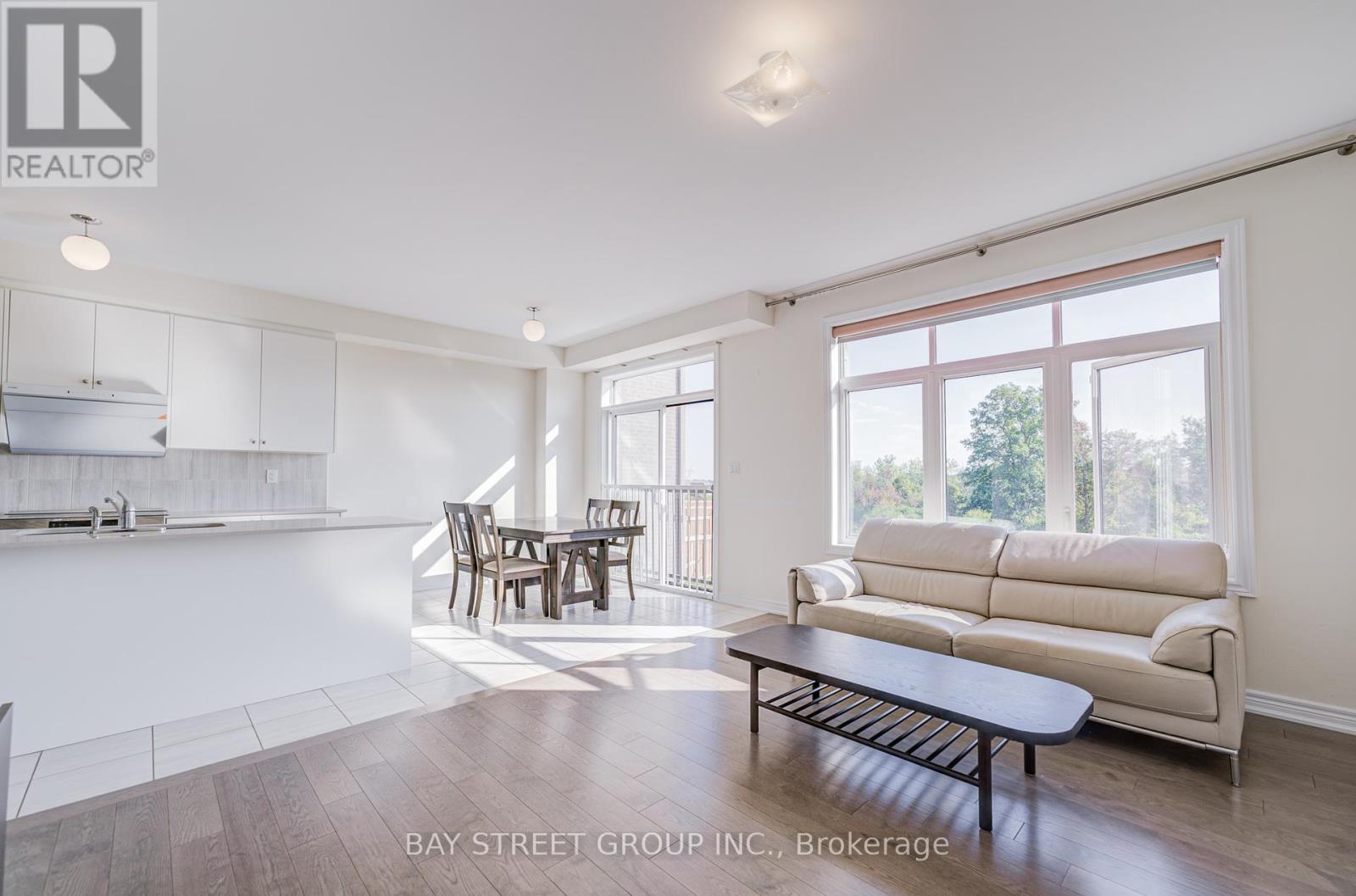 2643 Delphinium Trail, Pickering, ON - Indoor Photo Showing Living Room