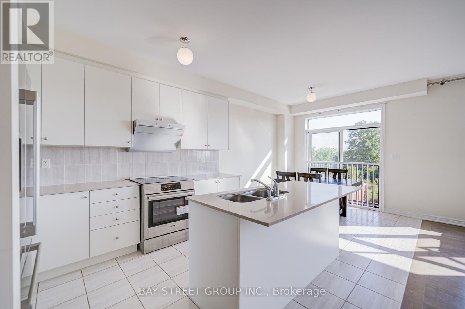 2643 Delphinium Trail, Pickering, ON - Indoor Photo Showing Kitchen With Double Sink With Upgraded Kitchen