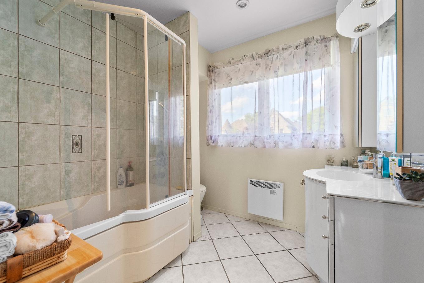 Bathroom - 7212 Boul. Lévesque E., Laval (Duvernay), QC - Indoor Photo Showing Bathroom